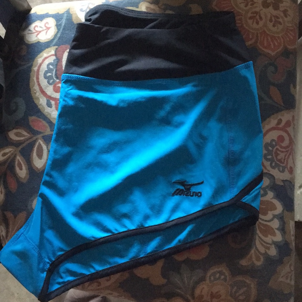 Woman's Mizuno volleyball shorts